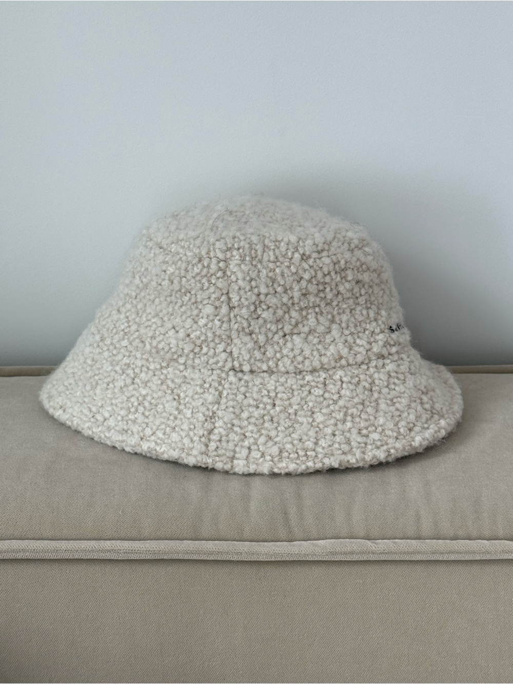 Isabel Marant Cream Bouclé Bucket Hat with Black Logo - Picture 2 of 4